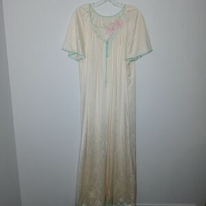 Vintage Lorraine nightgown in cream size large